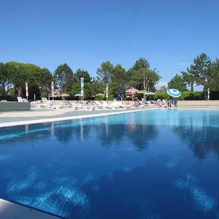 Homely In With Pools - Beahost Appartamento Bibione